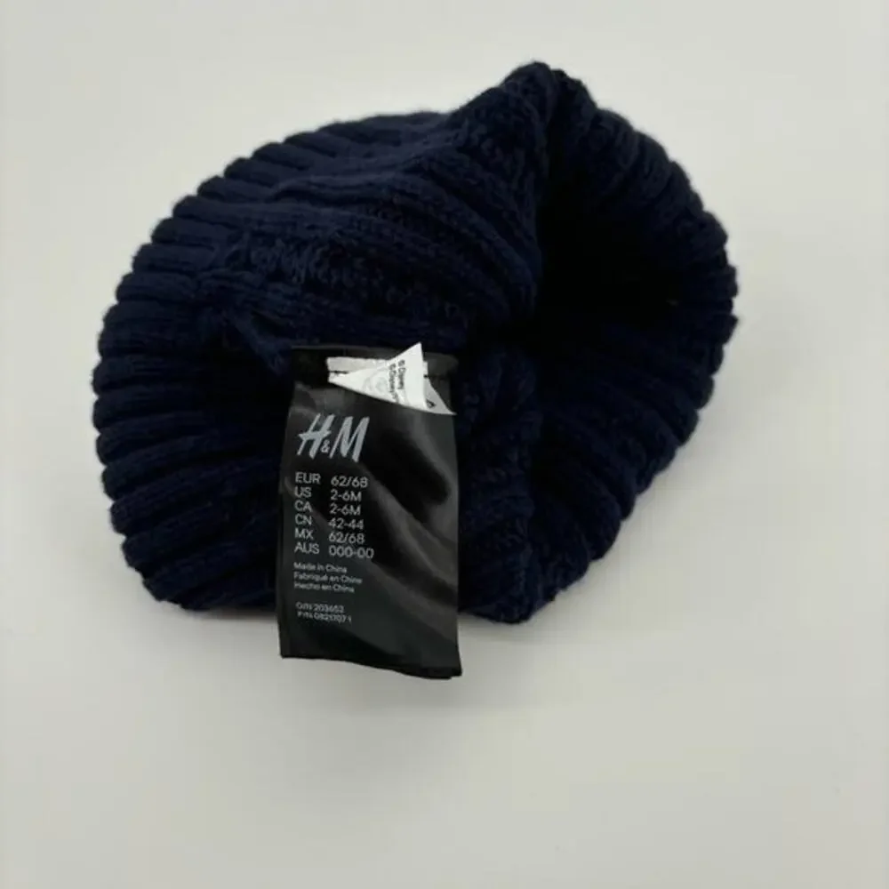 H&M Cable Knit Mickey Mouse Hat Pompom Size 2/6 Months Navy‎ White